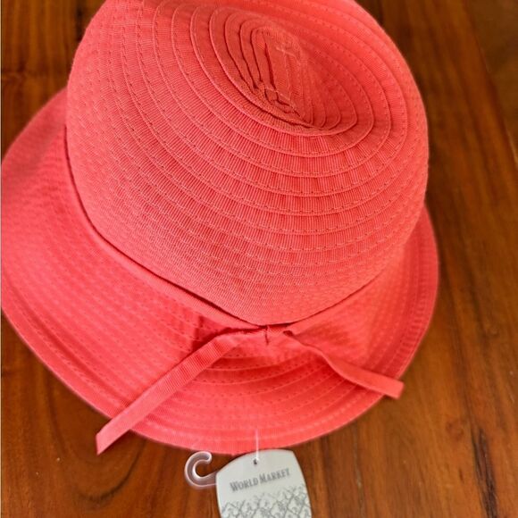 World Market Womens Red Paper Wide Brim Floppy Sun Hat Packable NWT - Picture 2 of 4